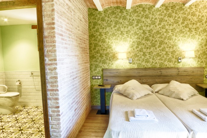 Habitación y baño adaptado a discapacitados
