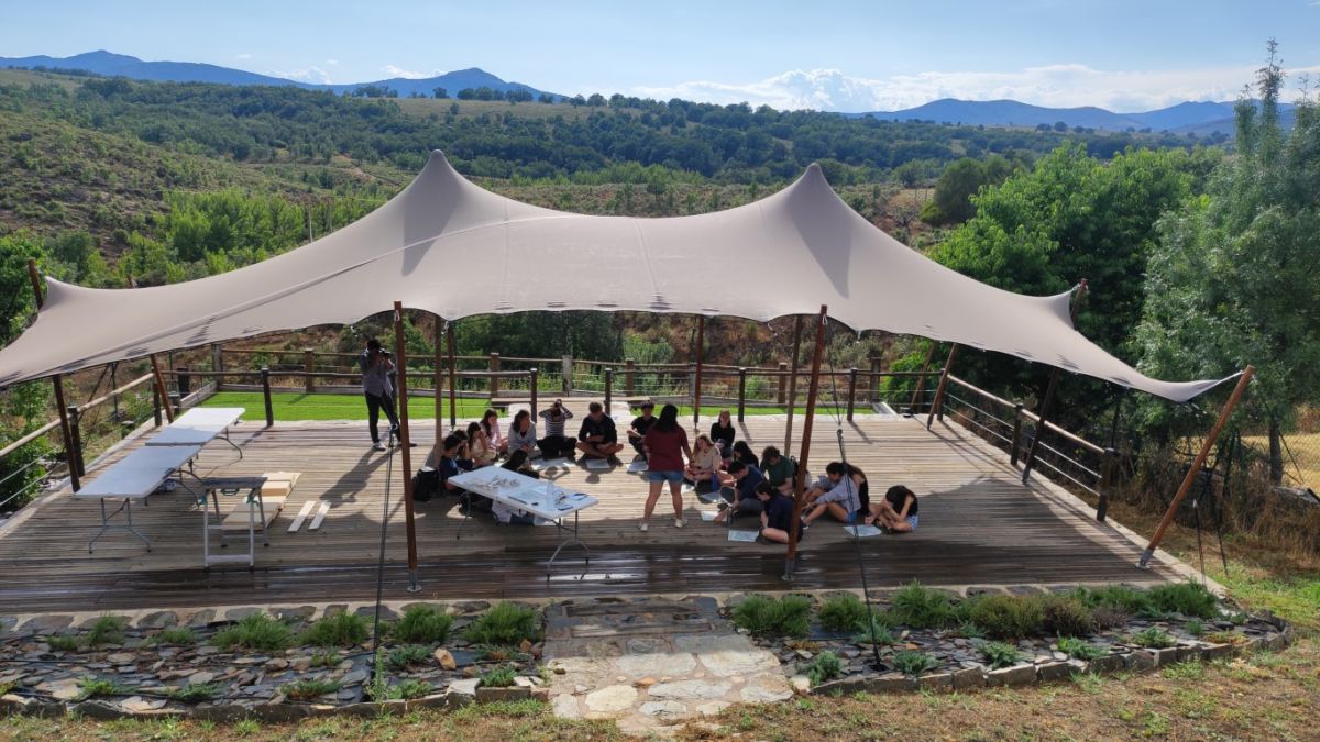 Taller fabricacion cajas nido murcielagos en la casa rural El Roble Hueco